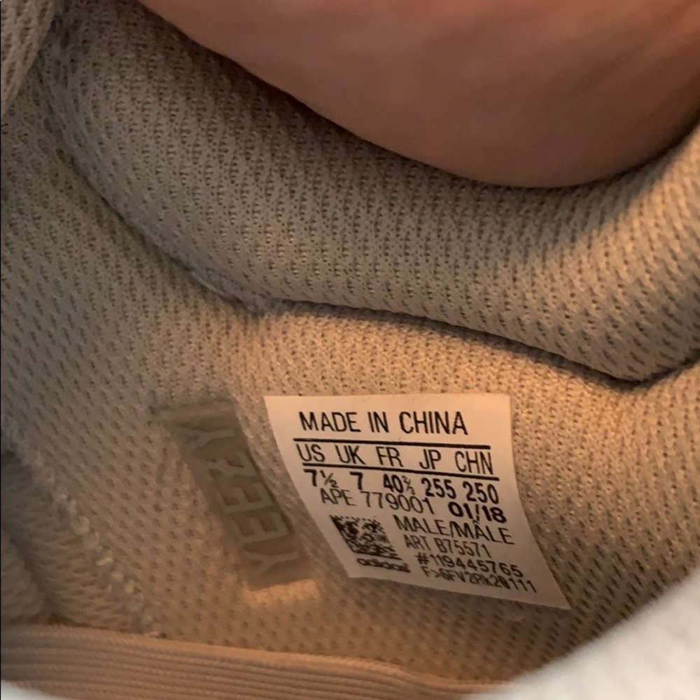 Yeezy 700 wave runners men’s 7.5.